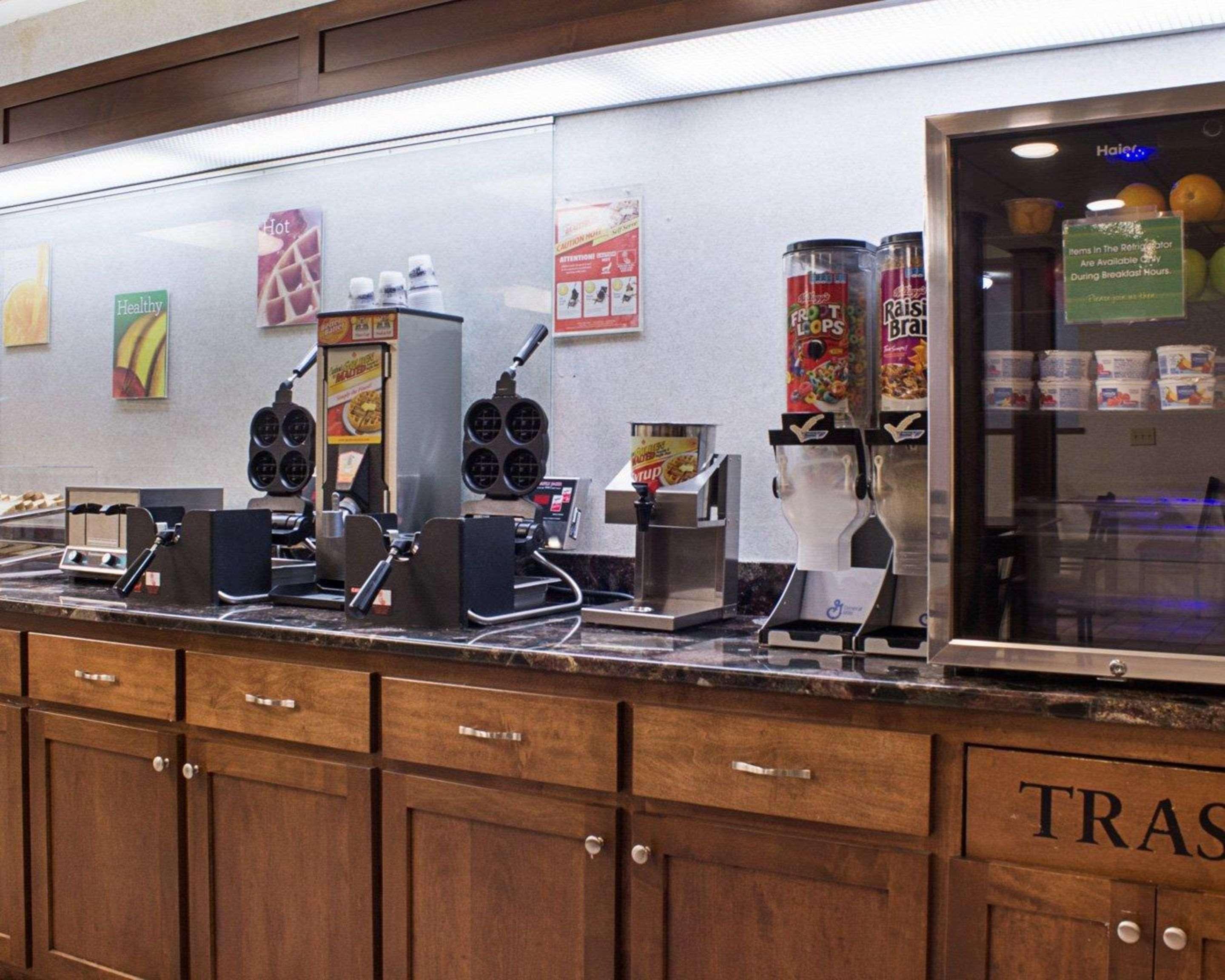 Rodeway Inn Columbia Mall Loop Grand Forks Dış mekan fotoğraf