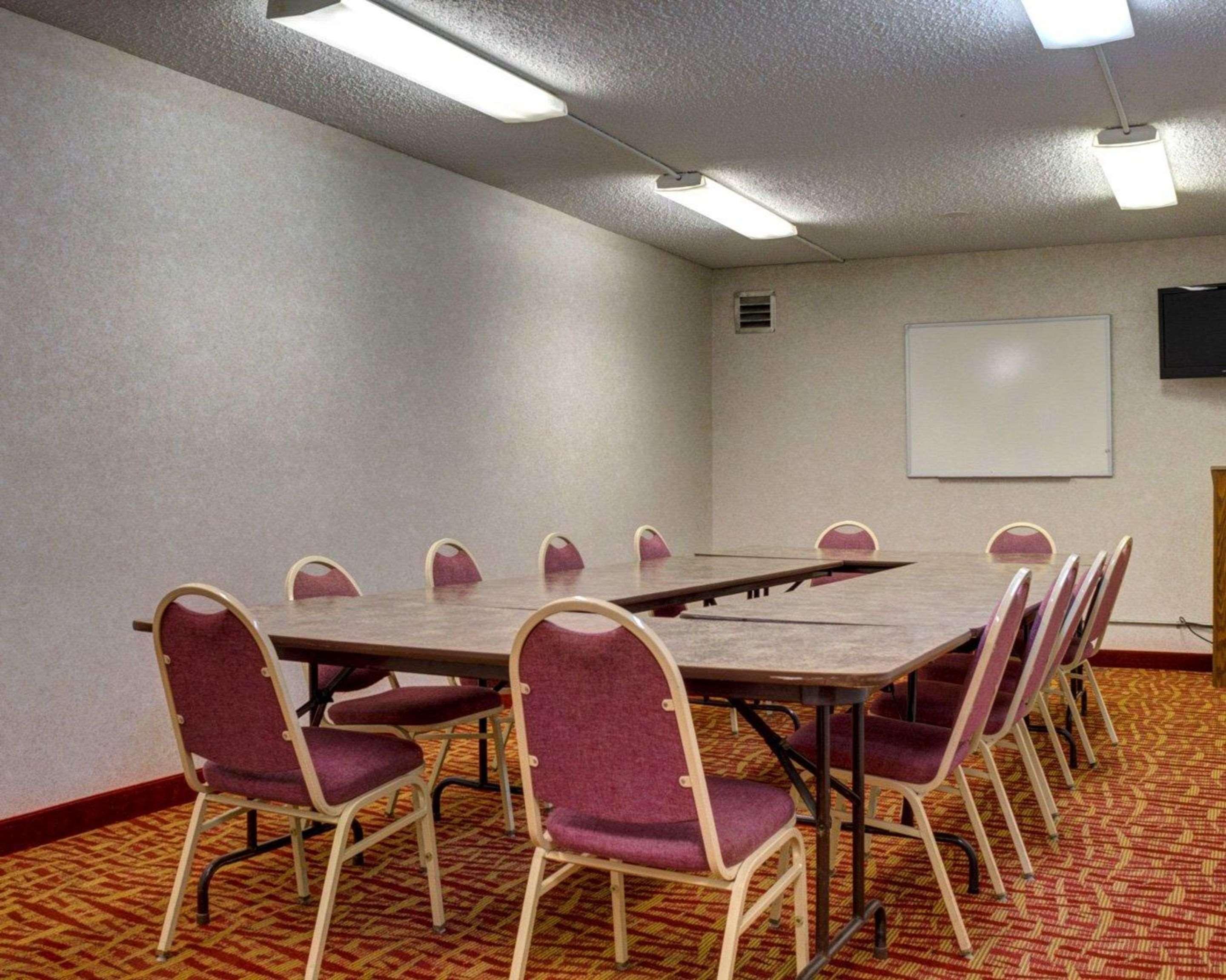 Rodeway Inn Columbia Mall Loop Grand Forks Dış mekan fotoğraf